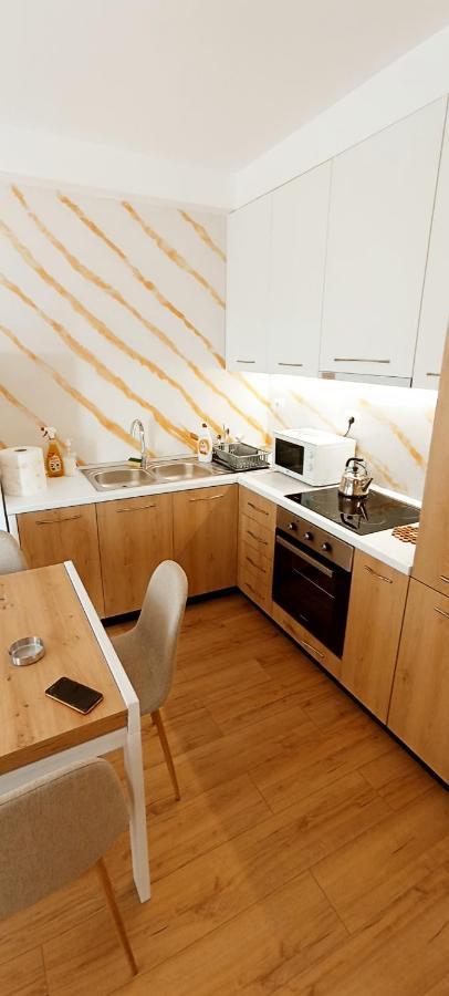 Old Train Apartment Тирана Екстериор снимка