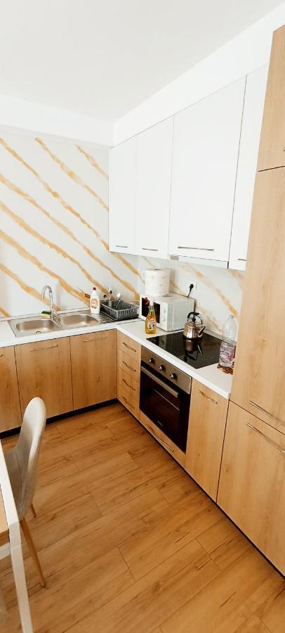 Old Train Apartment Тирана Екстериор снимка