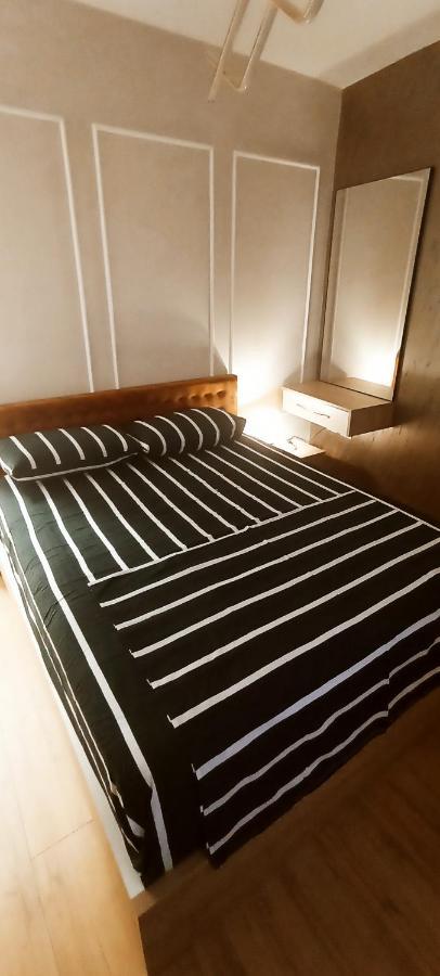 Old Train Apartment Тирана Екстериор снимка