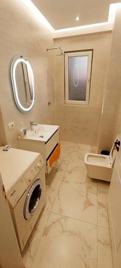 Old Train Apartment Тирана Екстериор снимка
