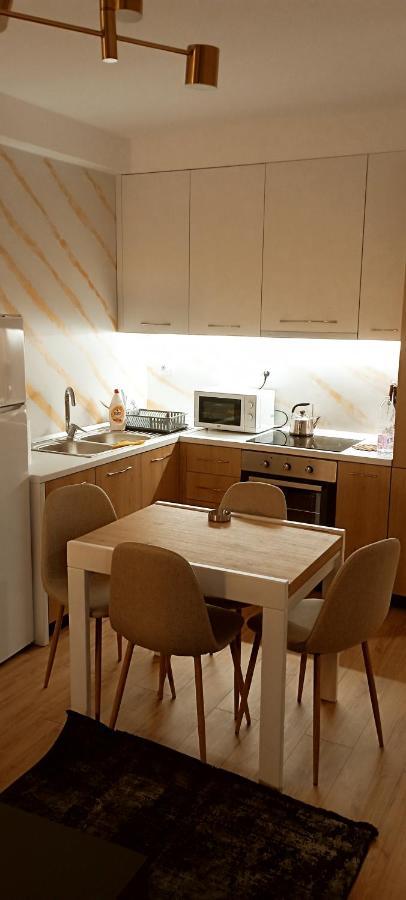 Old Train Apartment Тирана Екстериор снимка