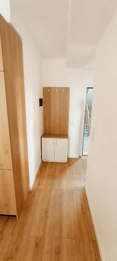 Old Train Apartment Тирана Екстериор снимка
