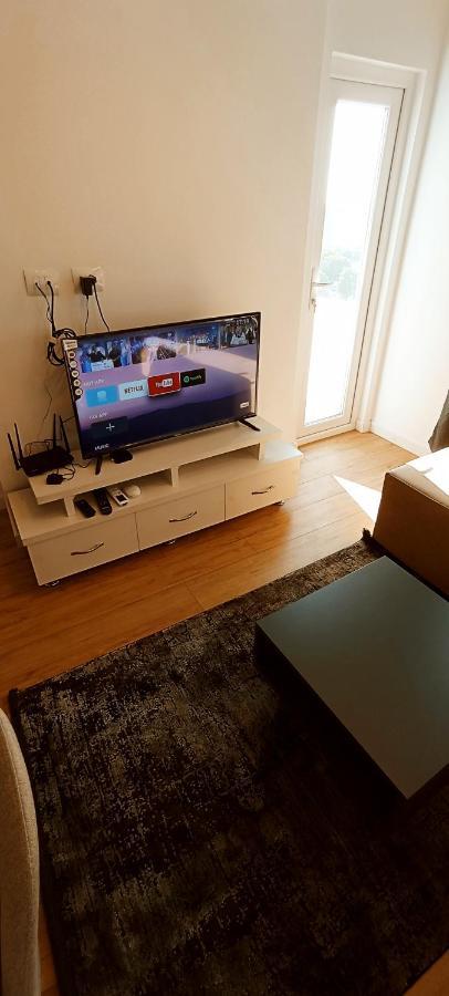 Old Train Apartment Тирана Екстериор снимка