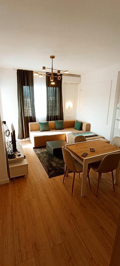 Old Train Apartment Тирана Екстериор снимка