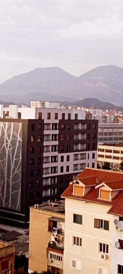 Old Train Apartment Тирана Екстериор снимка