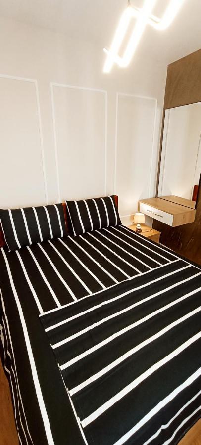 Old Train Apartment Тирана Екстериор снимка