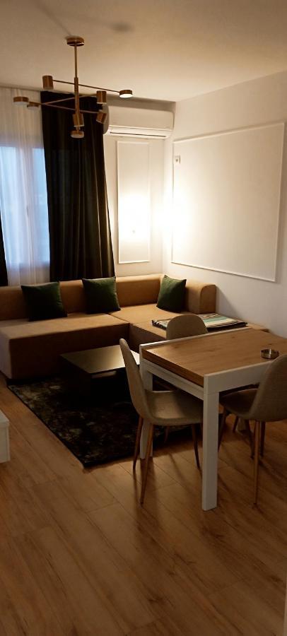 Old Train Apartment Тирана Екстериор снимка